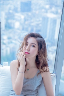 南梨央奈